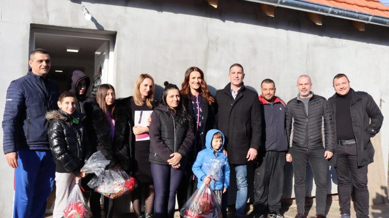 Šestočlana porodica Zarić se uselila u nov dom: Srećni i zadovoljni dočekuju praznike