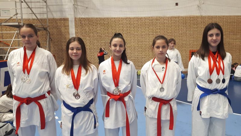 Karatisti “Feniksa” osvojili 34 medalje na turniru u Kaću