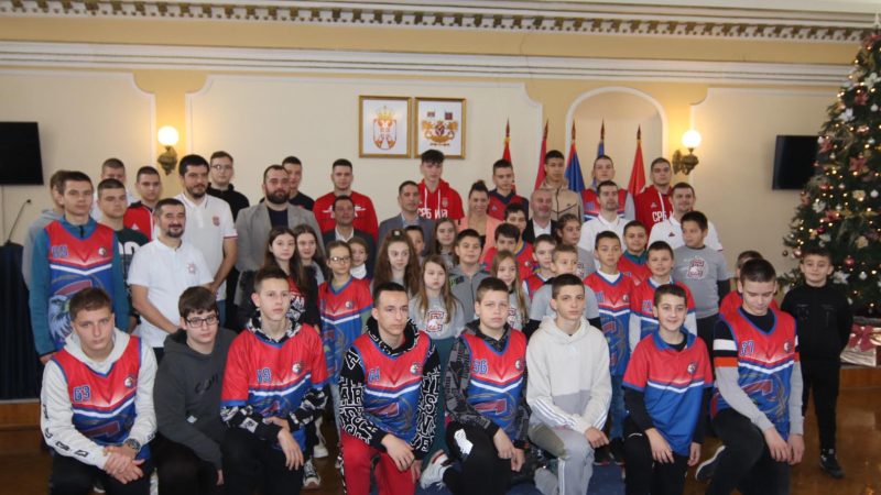 Prijem u Gradskoj kući za mlade košarkaše, košarkašice i trenere iz Kosovske Mitrovice