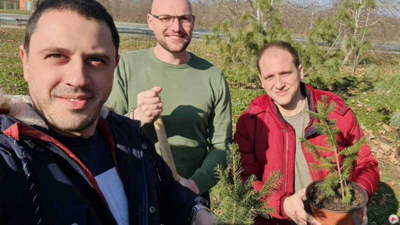 Istorijski arhiv se pridružio akciji „Pionira“: Zamenili elektronski otpad za sadnice smrče