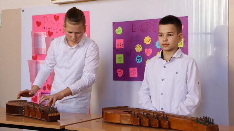 OŠ „Feješ Klara“ obeležila Međunarodni dan maternjeg jezika