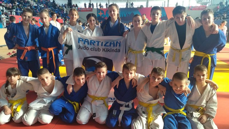 Pet medalja za najmlađe džudiste „Partizana“ na Međunarodnom turniru u Zrenjaninu