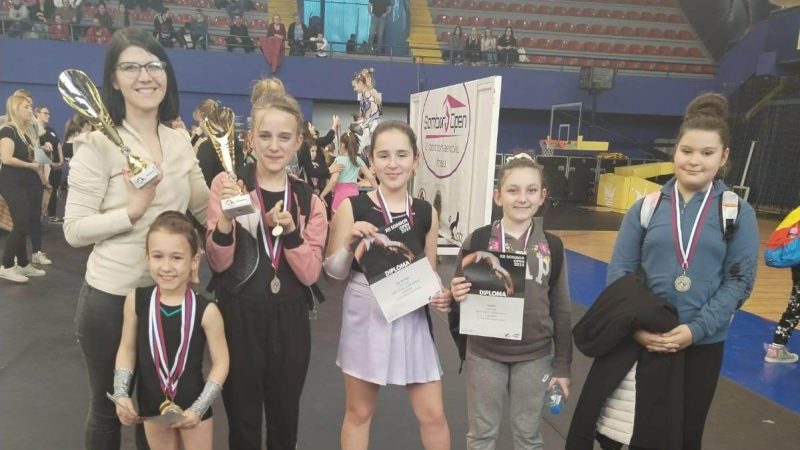 Članice Udruženja „Dens N soul“ uspešne na takmičenju u Somboru