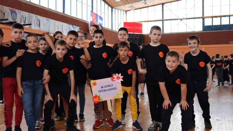 Mali maturantski ples: Đaci se uz igru oprostili od učitelja i učiteljica