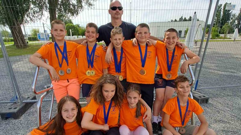 Plivači „Velike Kikinde“ osvojili 13 medalja u Osijeku: Uroš Milićević najuspšeniji plivač mitinga