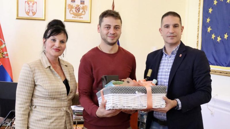 Glumac kikindskog Pozorišta Vladimir Maksimović nagrađen za sporednu ulogu na Filmskim susretima u Nišu