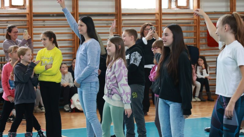 „Svet je lep kada stvaramo“: Dan škole „Jovan Popović“