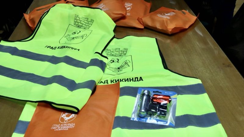 Svetla za bicikle i prsluci za učenike prvog razreda svih srednjih škola u gradu