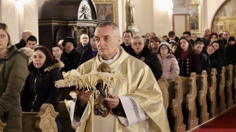 Vernici proslavljaju Božić po gregorijanskom kalendaru