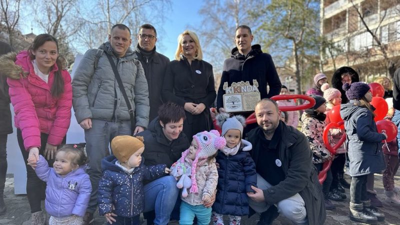Humanitarni bazar na Trgu za decu sa ahondroplazijom