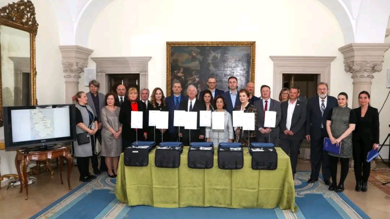 Princeza Katarina i „Lajflajn Kanada“ donirali Bolnici aparat za pregled sluha beba