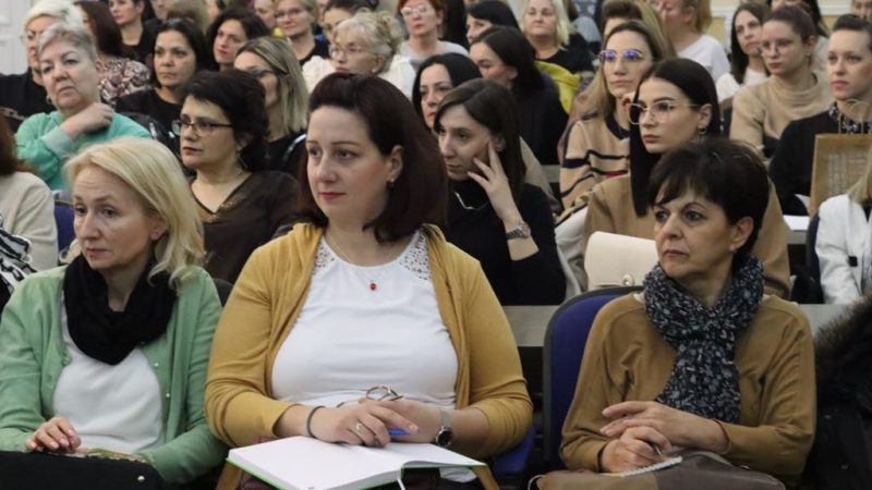 U Gradskoj kući održana tribina „Konflikti u porodici i poremećaji ponašanja učenika u školskom okruženju“