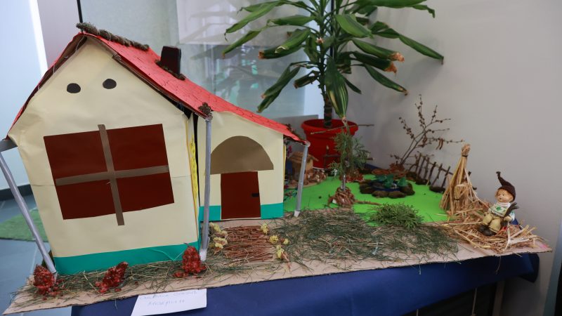 Izložba radova osnovaca na temu „Moja eko kuća“