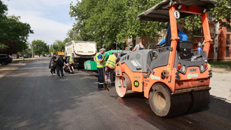 Sanacija parking površina i rehabilitacija kolovoza u Ulici Jovana Jovanovića Zmaja