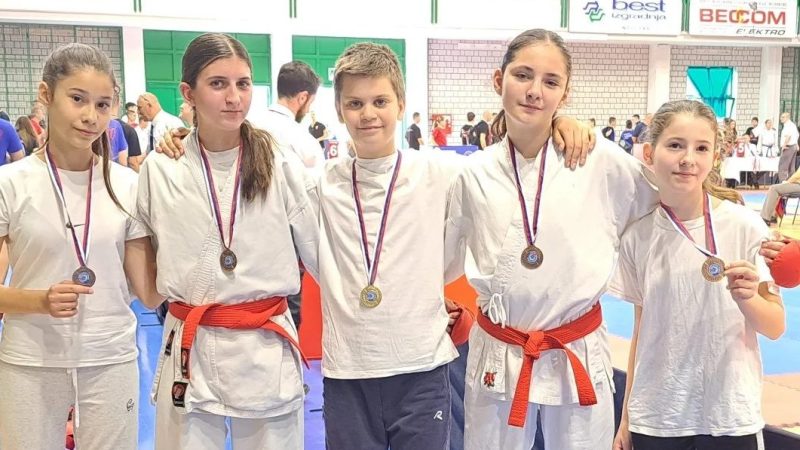 Karatisti „Feniksa“ osvojili pet medalja na Kupu Srbije
