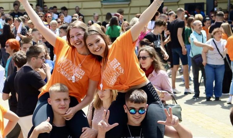 Maturanti se plesom oprostili od srednjoškolskog obrazovanja