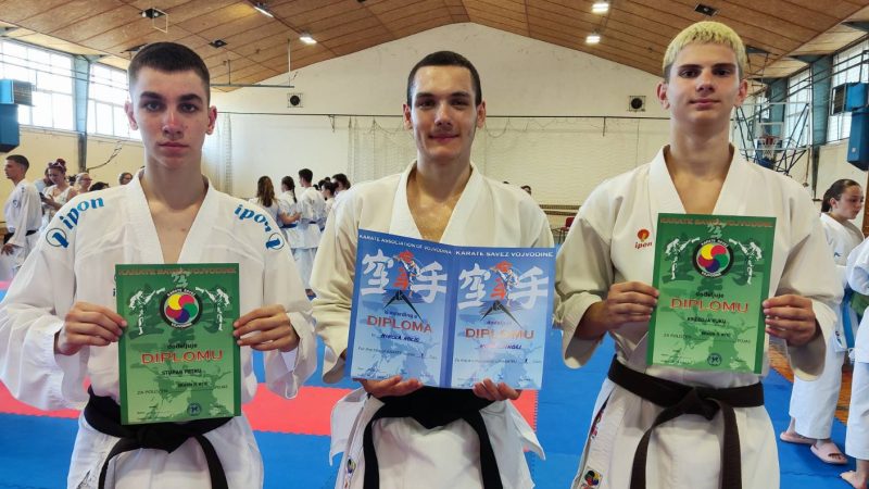 Karatisti „Feniksa“ položili za viša zvanja i pojaseve
