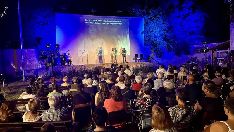 Rok opera „Stefan, kralj“ izvedena u dvorištu Biblioteke