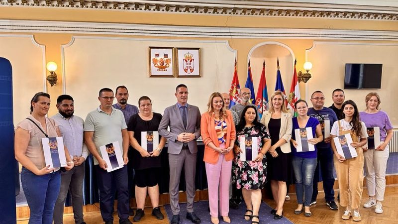 Ekonomsko osnaživanje i stambeno zbrinjavanje izbeglih lica: Potpisana 22 ugovora vredna 12 miliona dinara