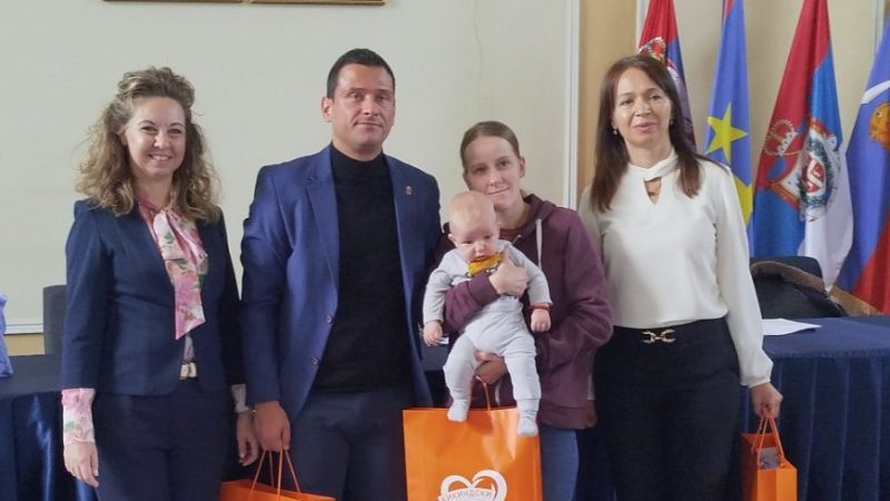 Uručeno 148 bebi-paketa roditeljima dece rođene od početka maja do kraja avgusta