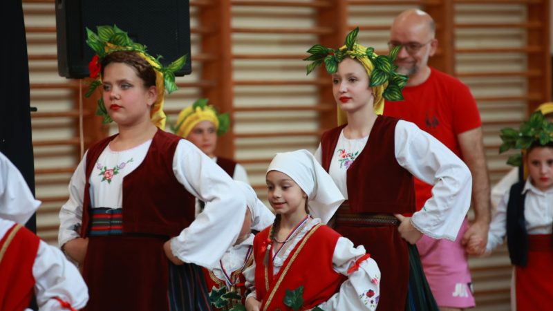 Udruženje „Jefimija“ u Ruskom Selu organizovalo priredbu „Za đaka prvaka“