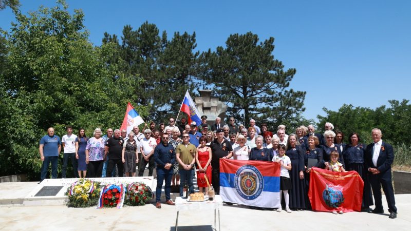 Dan sećanja i tuge obeležen komemorativnim skupom na Starom mokrinskom groblju