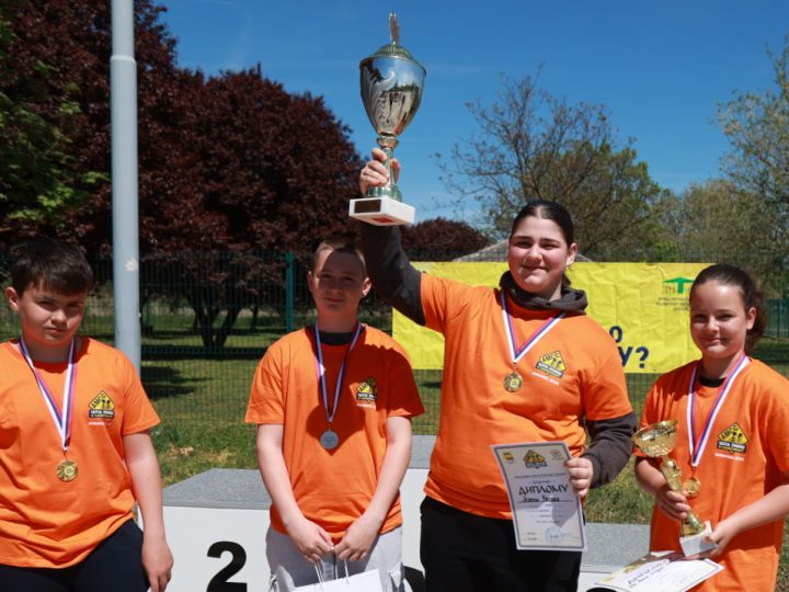 Učenici OŠ „Vasa Stajić“ ekipni pobednici gradskog takmičenja „Šta znaš o saobraćaju?“