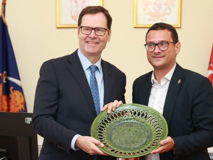 Ambasador Australije Piter Trasvel u Kikindi: Od sova utina do umetničke razmene i Centra „Tera”