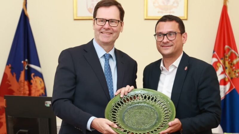 Ambasador Australije Piter Trasvel u Kikindi: Od sova utina do umetničke razmene i Centra „Tera”