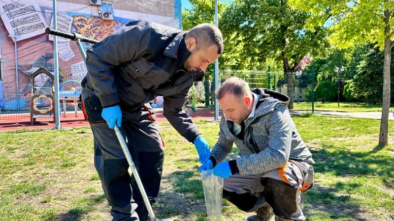 Uzorkovano zemljište u urbanim delovima grada radi hemijskih analiza