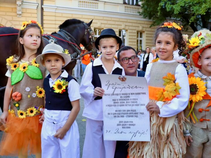 Počeli 41. Dani ludaje: Mališani iz “Mikija” i gradonačelnik otvorili manifestaciju