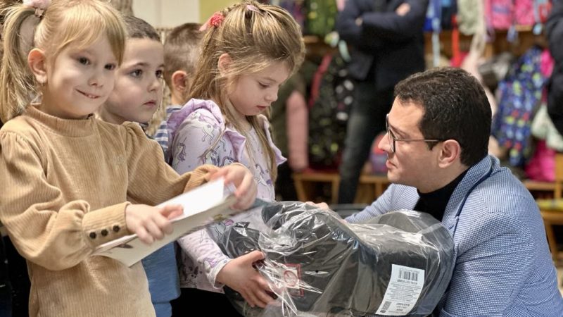 Za bezbednost najmlađih u saobraćaju: Podeljena buster sedišta i „Pažljivkova bojanka“