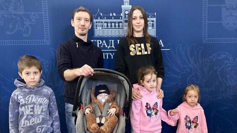 Bebi-paketi uručeni roditeljima dece rođene u tri poslednja meseca prošle godine