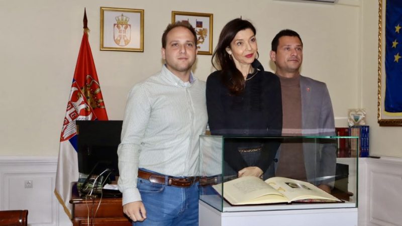 Istorijski arhiv uručio Gradskoj kući kopiju Povelje Velikokikindskog distrikta