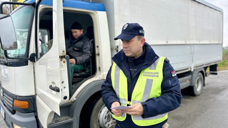 Tokom vikenda u Kikindi i okrugu otkriveno 105 saobraćajnih prekršaja, 8 vozača isključeno iz saobraćaja