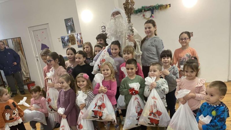 Sveti Nikola poklonima obradovao mališane u KUD-u „Petar Kočić“ u Kozarcima