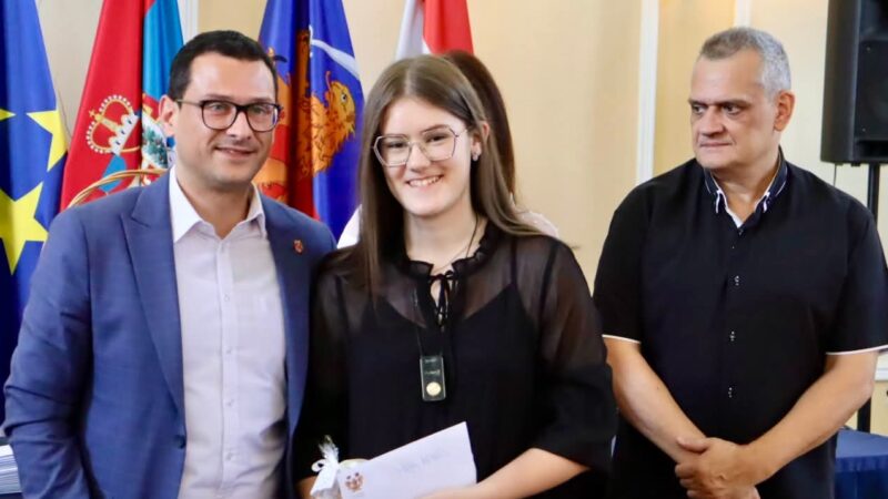 Prijem za najuspešnije: Đaci generacije, ponos svojih porodica, škola i grada
