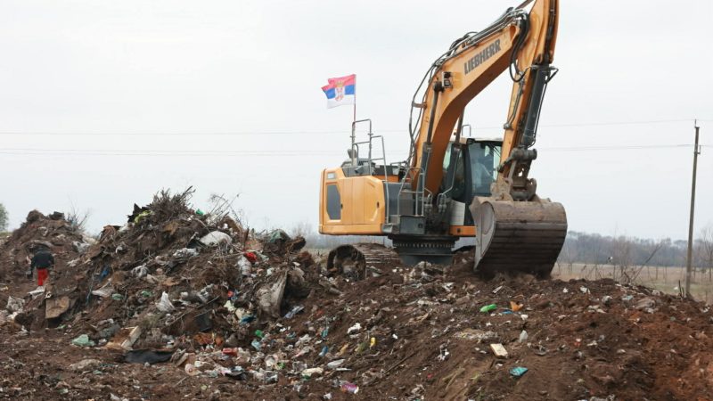 Počelo uklanjanje divlje deponije u Mokrinu