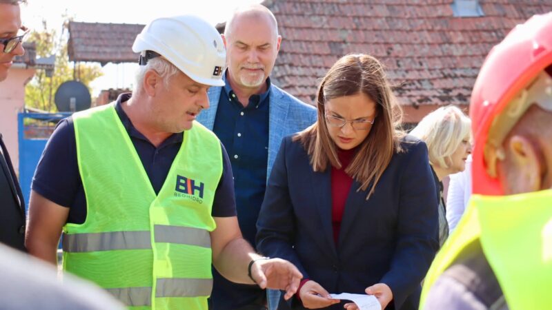 Ministarka Pavkov obišla radove na izgradnji fekalne kanalizacije u naselju Strelište