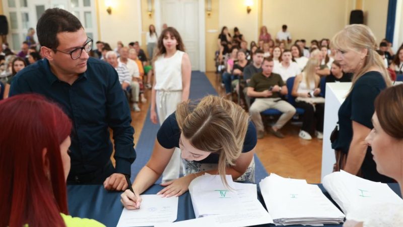 Grad raspisao konkurs za dodelu studentskih stipendija i podsticaja