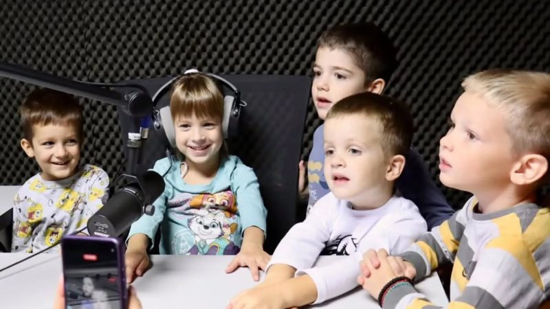 Mali gosti, velika radoznalost: Predškolci upoznali svet radija
