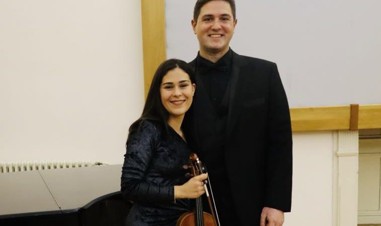 Mladi Kikinđani Vladimir Jakšić i Stefanija Udicki otvorili muzički program „Dana ludaje“