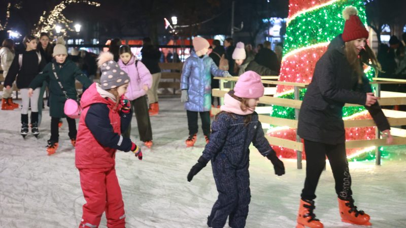 Zimska bajka u Kikindi: U ponedeljak otvaranje klizališta u dvorištu OŠ „Vuk Karadžić“