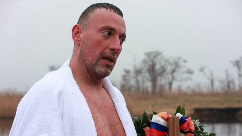 Velikoselac Branko Ugrinić prvi doplivao do časnog krsta u Kozarcima