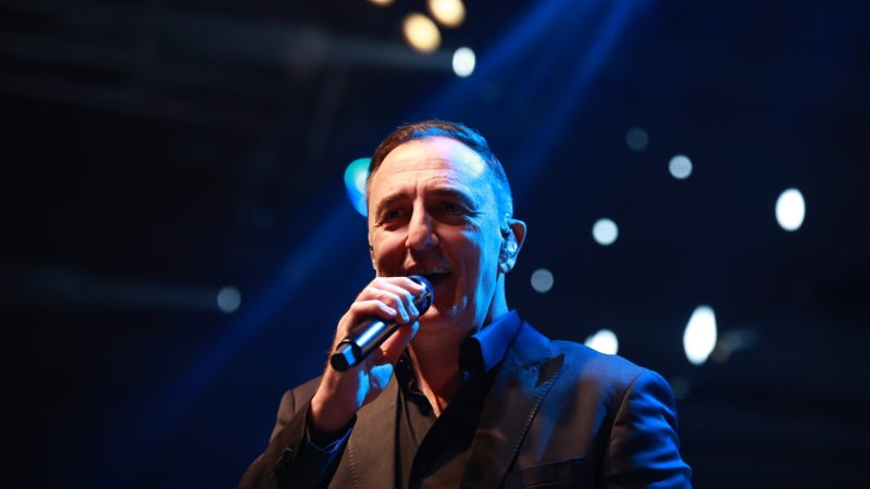 Ženama s ljubavlju: Sergej Ćetković nastupio u hali „Jezero“