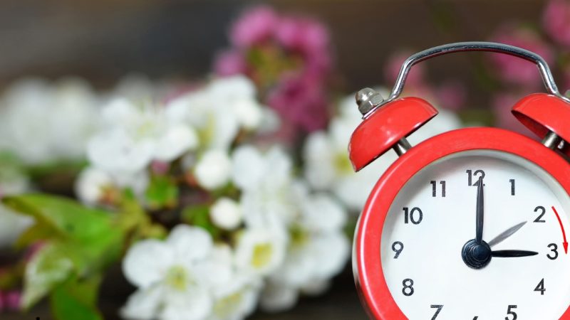 U nedelju pomeramo sat: Te noći će se spavati kraće, ali će naredni dani biti duži