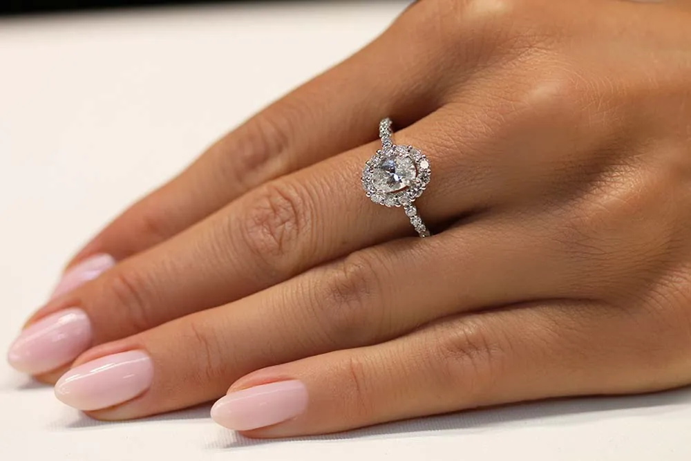 Dijamantski verenički prsten 