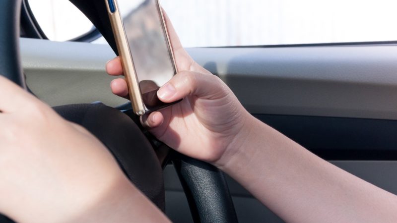 MUP sprovodi akciju „Fokus na putu“ – bez telefona za volanom i tokom prelaska ulice