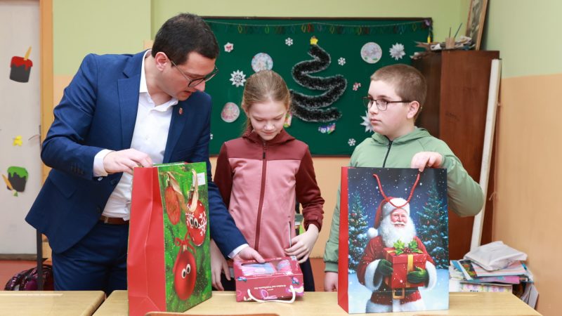 Povodom školske slave: Svetosavski paketići za sve učenike na teritoriji grada