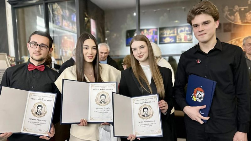 Gimnazija obeležila Dan škole: Uručeno 16 plaketa „Dušan Vasiljev“ najboljim maturantima